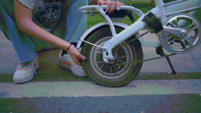 但使蜂窝轮胎在，不教骑行成步行