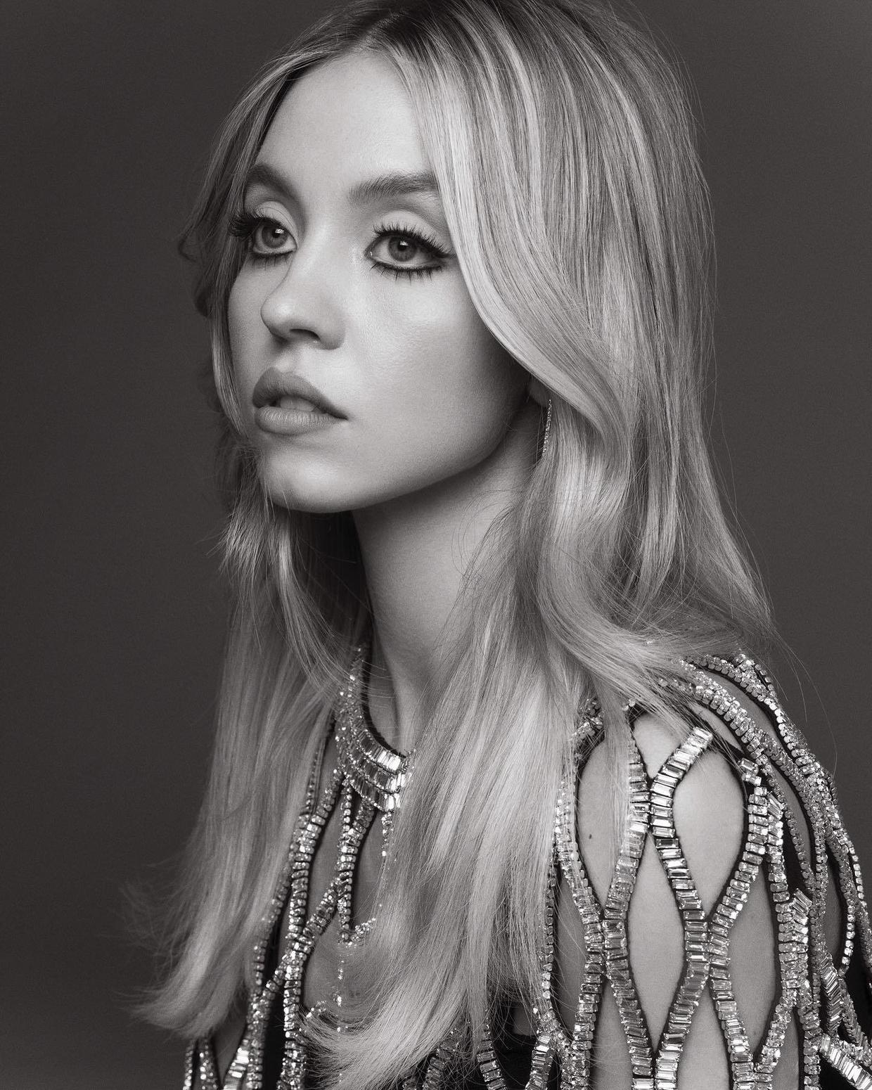 好莱坞美少女爆红！金发碧眼身材火辣，却被骂丑直播爆哭？