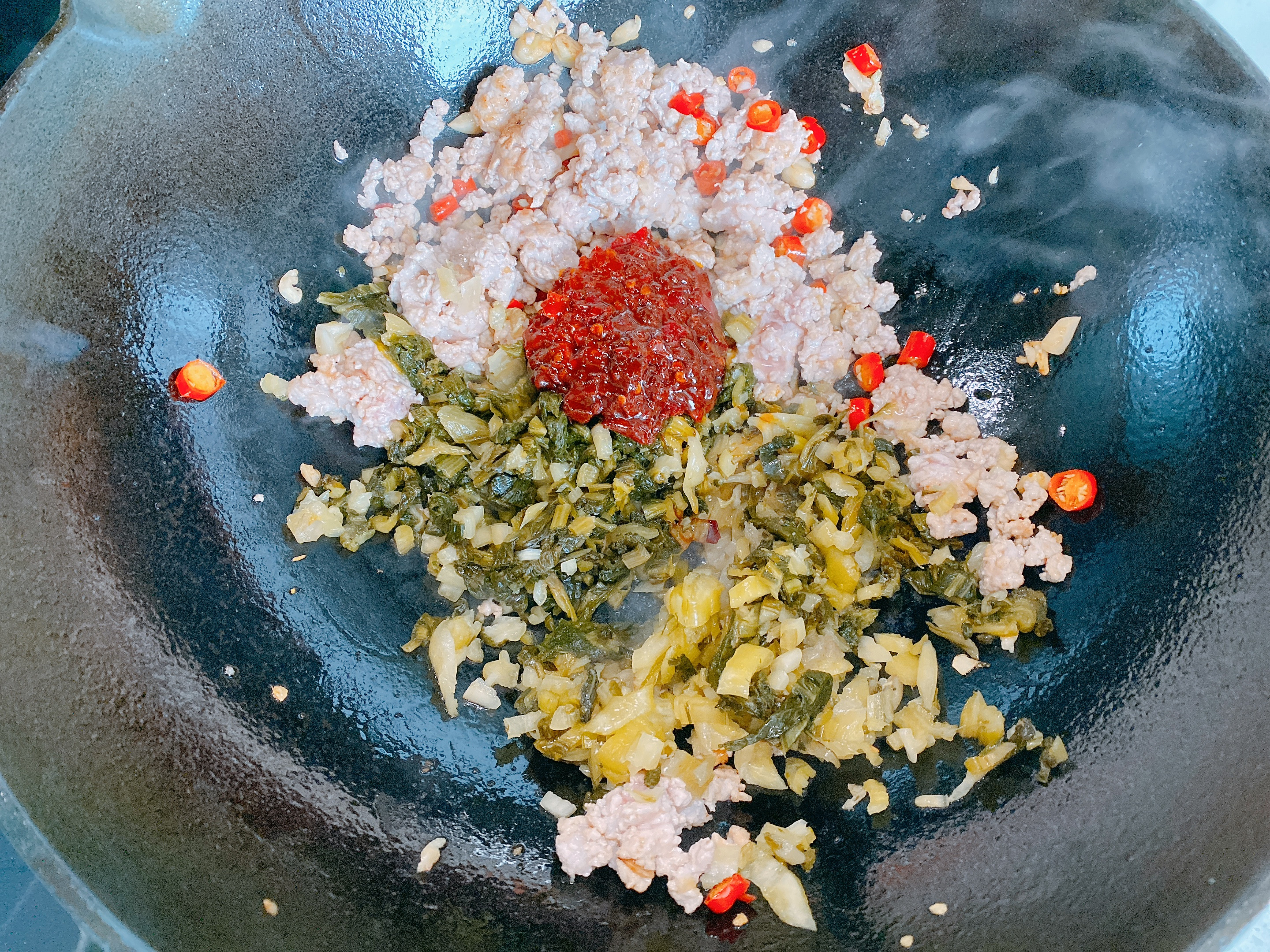 喜欢吃红薯粉的要试试这个做法，开胃解馋，比白菜炖粉条还要好吃