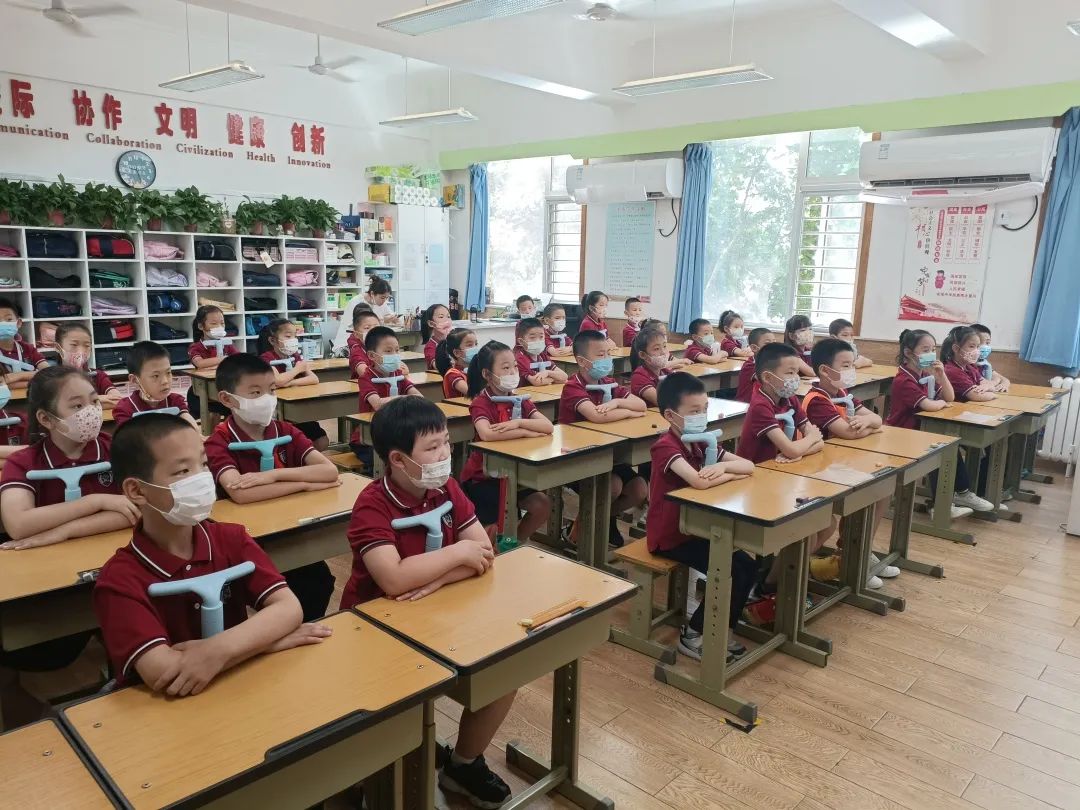 「国旗下演讲-小学」科技改变生活