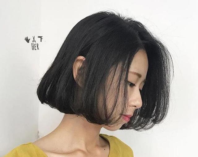 40-50岁的圆脸中年女人，适合留什么样的短发？