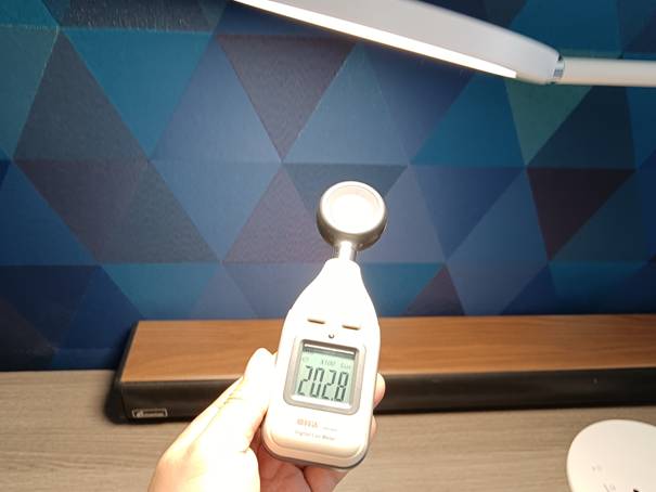 保护孩子视力的超级英雄-南卡L1护眼台灯评测