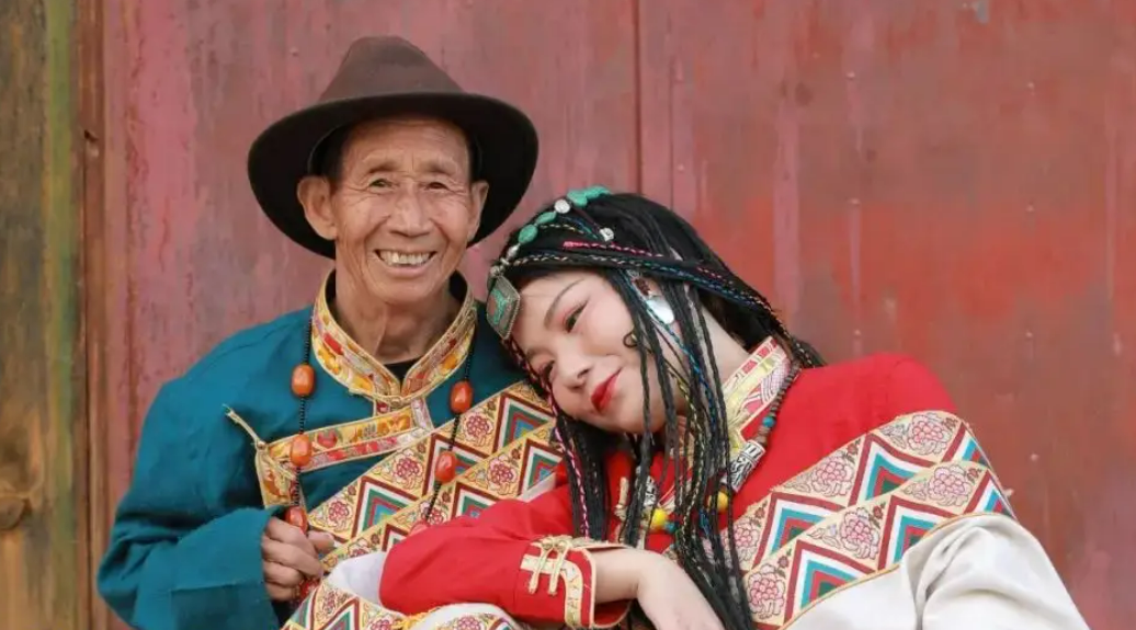 贫民窟女孩创业6年身价过亿，关掉公司陪七旬养父全国游，炒作？