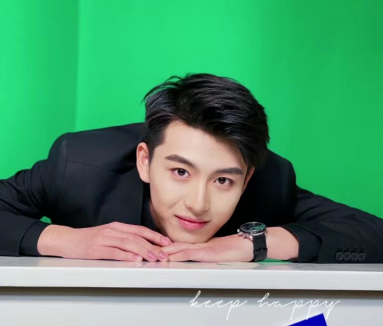 中传艺考“第一”林恩赐，17岁少年身高1.84，长相惊艳气质清冷