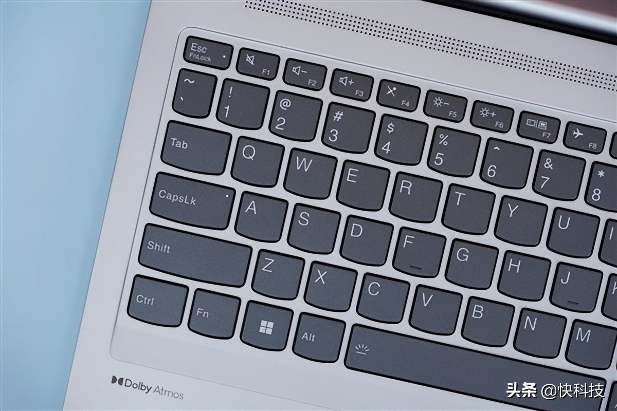 联想小新Pro 16 2022图赏：2.5K/120Hz高刷屏