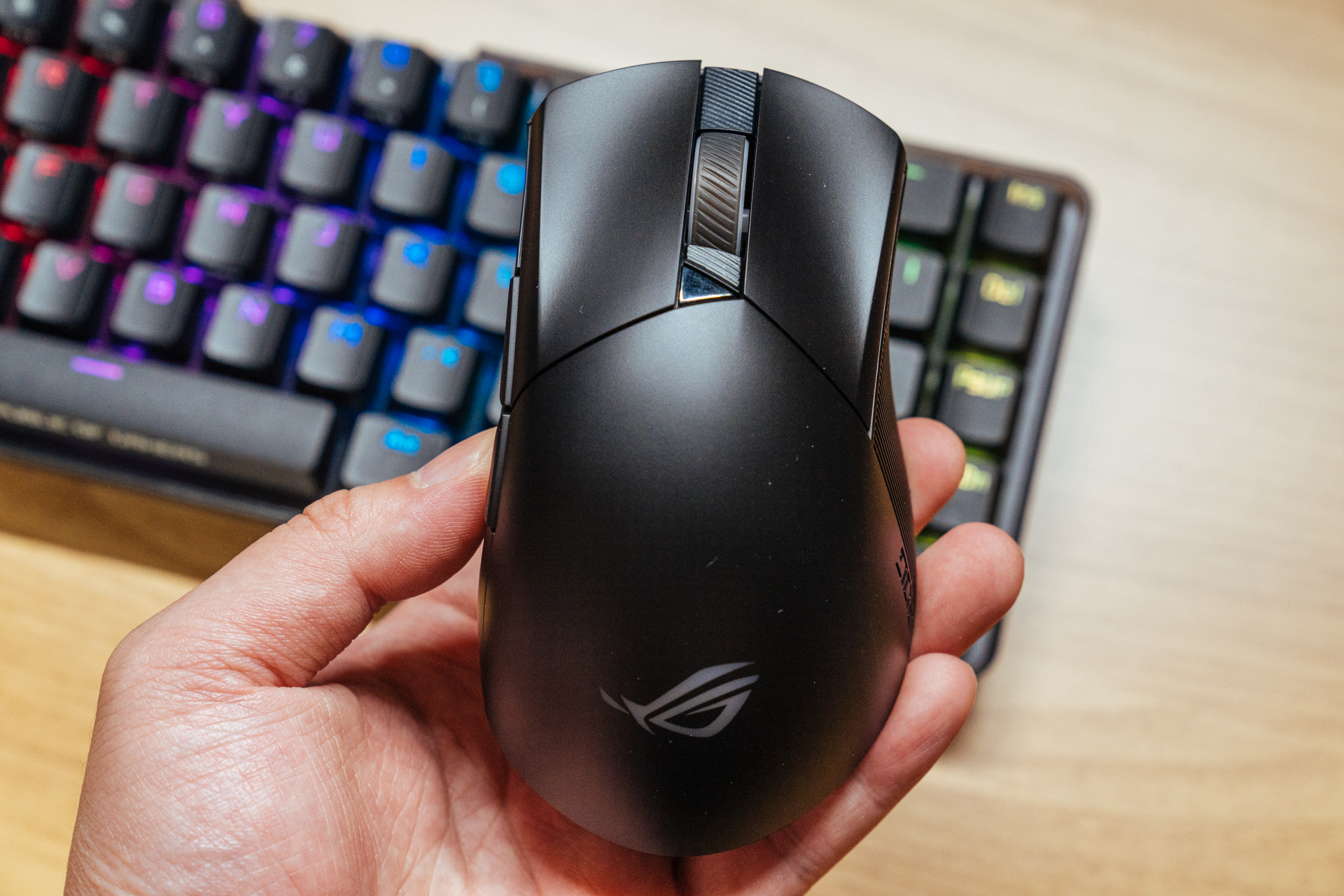 简洁条理，如何布置自己的办公桌面：轻办公好物分享