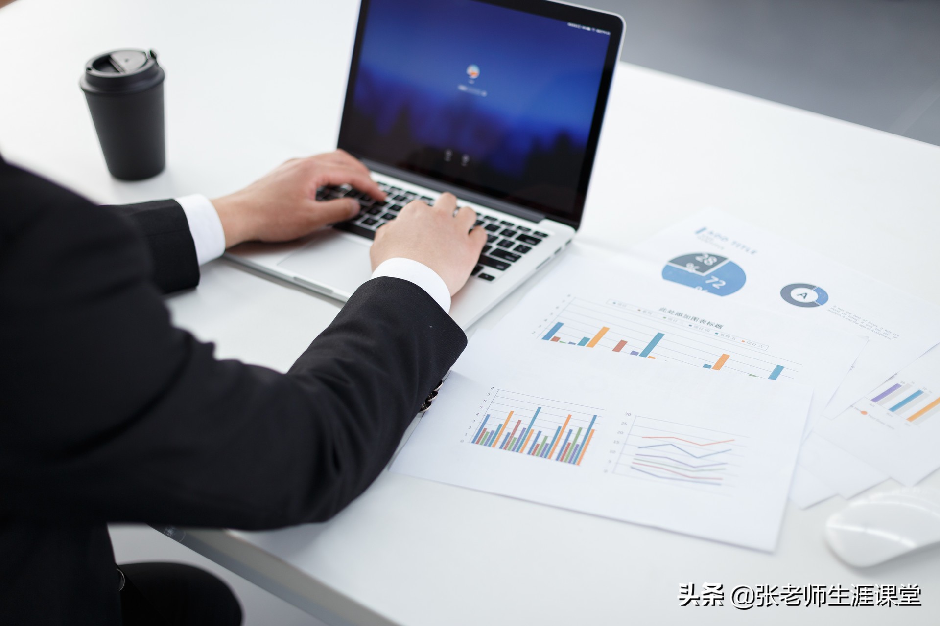 文科好就业的4个专业，考公务员当老师都不错，看看你是否符合？