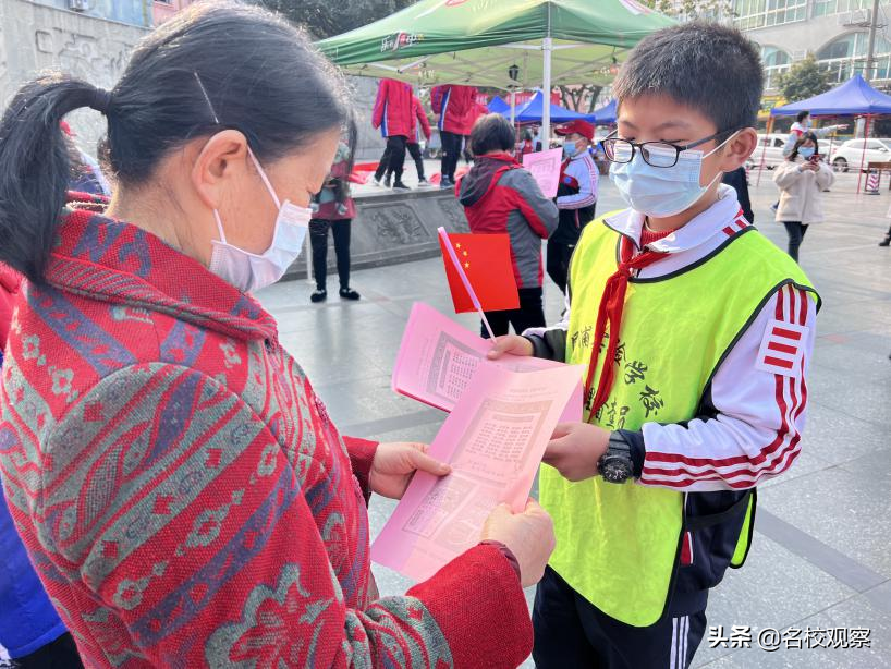 学雷锋，做先锋！犀浦实验学子，积极践行雷锋精神，弘扬文明新风