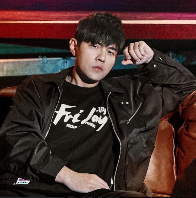 入局元宇宙？周杰伦和昆凌换情侣头像，被粉丝提醒“远离损友”