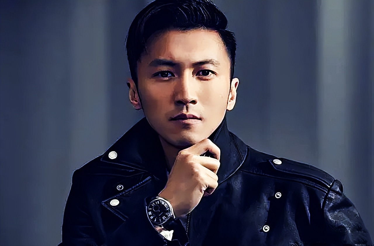 演员谢霆锋,晒出一只伤痕累累的手,有什么意义?