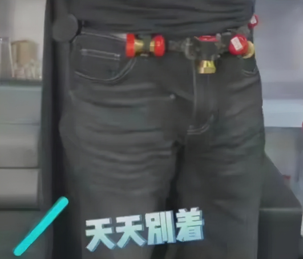 蹭海底捞会被告，“吃女性软饭”会翻车，11月大型撕扯现场