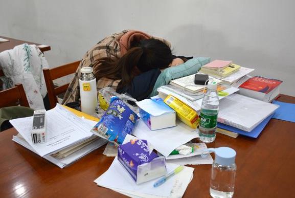 考研专业中的四大“卷王”，复试远超国家线，想报考的学生要慎重