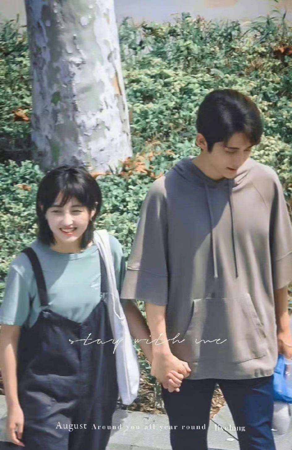 张子枫张新成新剧路透曝光 海边摘帽氛围感拉满