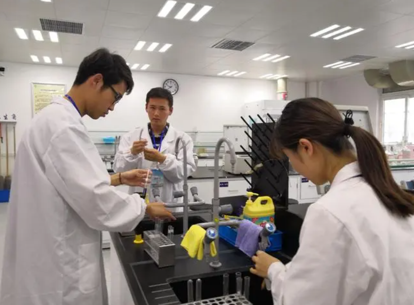 大学生申请放假留校，给出“五字”理由，网友：艺高人胆大