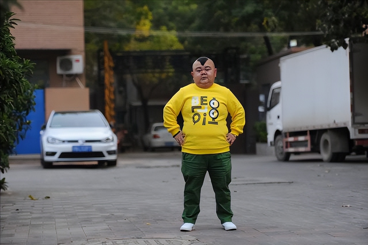 张荣的开挂人生！侏儒症患者二婚娶娇妻，如今一家五口幸福美满