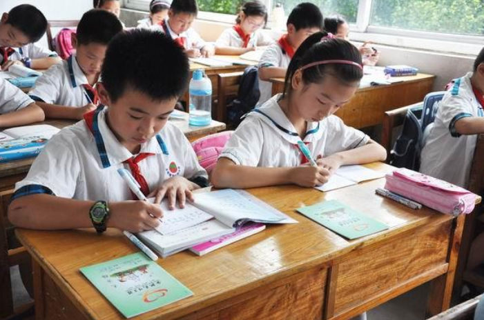 多地中小学暑假时间公布，学生笑了，家长哭了：还没开学又放假了