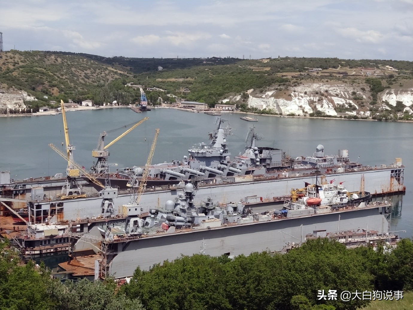 Ī˹�ƺ����ʱ���ع⣬���ŵ���������𣬽�ˮ�������ճ�û