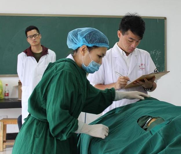 “医学类”就业前景排名，护理学无缘前三，榜首热度持续上升