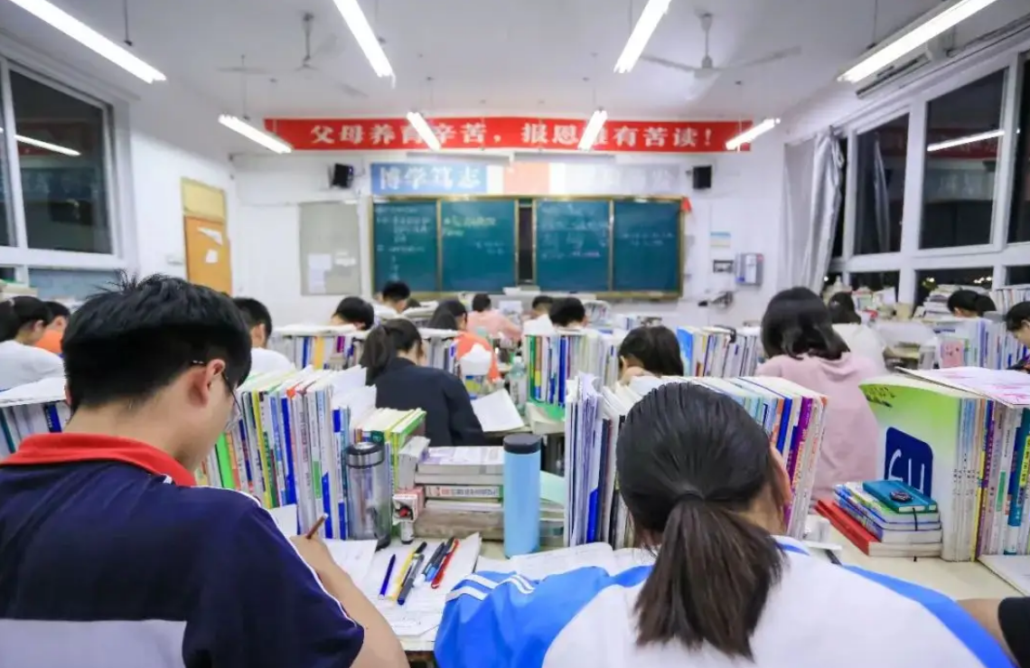 2022高考多少分能上本科？老师坦言“本科线”不是标准，要看排名