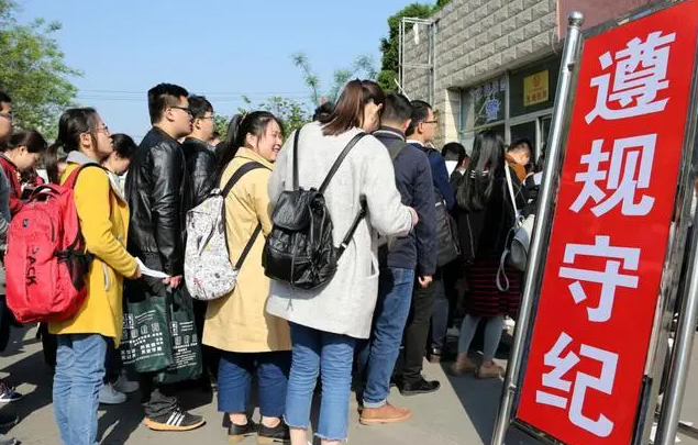 公务员考试不易，文科生却成“小能手”，这4个专业更能轻松上岸