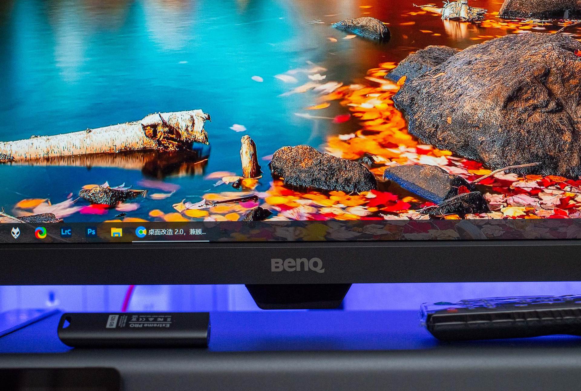 桌面改造 2.0，兼顾生产力与娱乐性的一体化空间