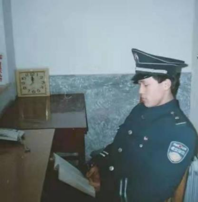 张俊成：北大保安自考第一人，从保安到校长，他已育人无数