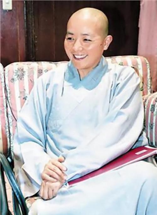 《上海滩》42年过去，演员差距大，男二66像36岁，2位老戏骨离世