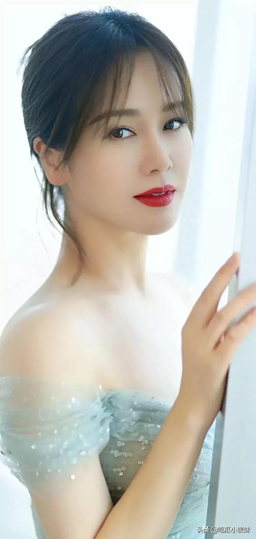 左小青，知性内敛，优雅迷人