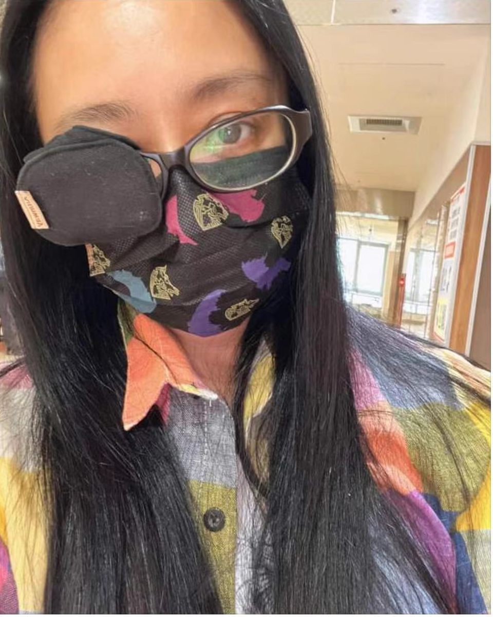 49岁视后痛诉一年零收入，因患眼疾模样大变，曾与张学友合唱走红