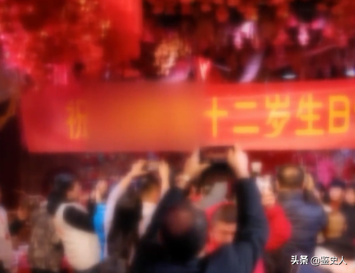 2岁儿子被拐失踪10年，父亲直播寻子，没想到孩子就在附近