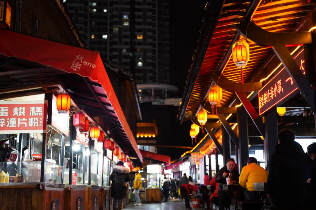 逛文庙步行街过最美中国年