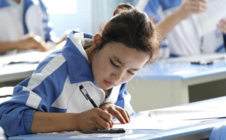 高考满分作文《酒》，全篇没有写一个“酒”字，却让人陶醉其中