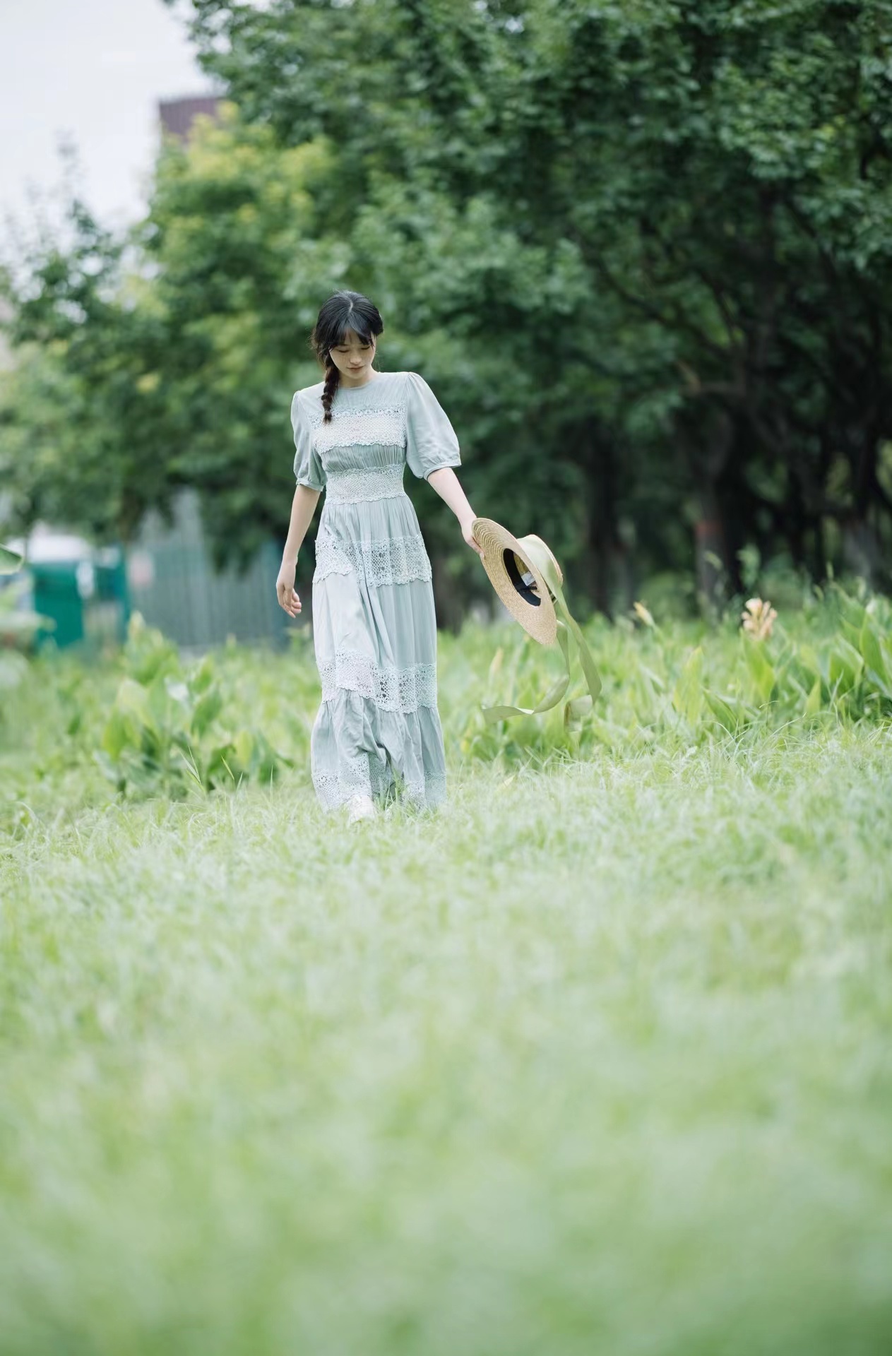 樹林拍照，如何拍得清新漂亮又有氛圍？8個技巧玩轉(zhuǎn)樹林美女人像