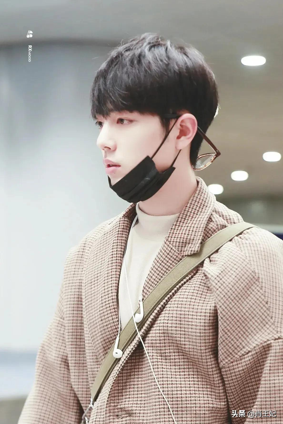 桃桃的一组生图,肖战的眼睛真好看,灵气逼人鲜花与少年绝配