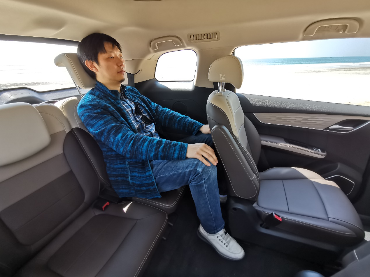 试驾宋MAX DM-i，终于遇到既好开又省油的MPV
