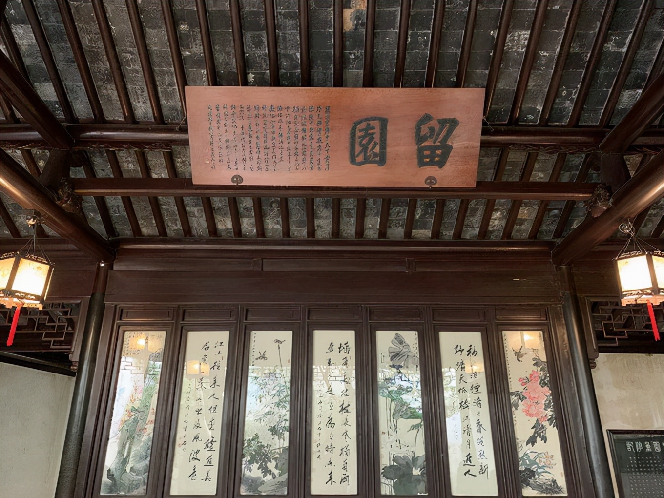 "石路"站此外,"冠云峰"," 五峰 仙馆","雨过天晴图"被称为"留园三绝"