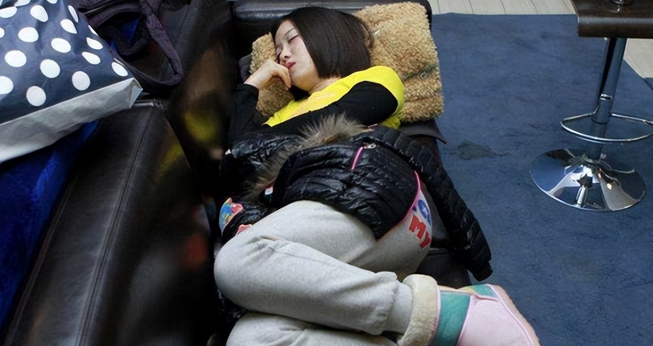 姚贝娜:26岁上春晚,33岁拒绝化疗病逝,成父母余生之痛