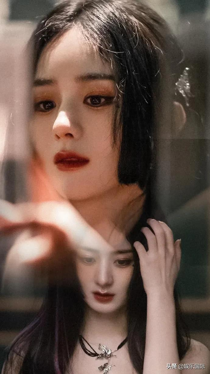 赵丽颖暗黑造型获赞 公主切配浓妆酷飒十足