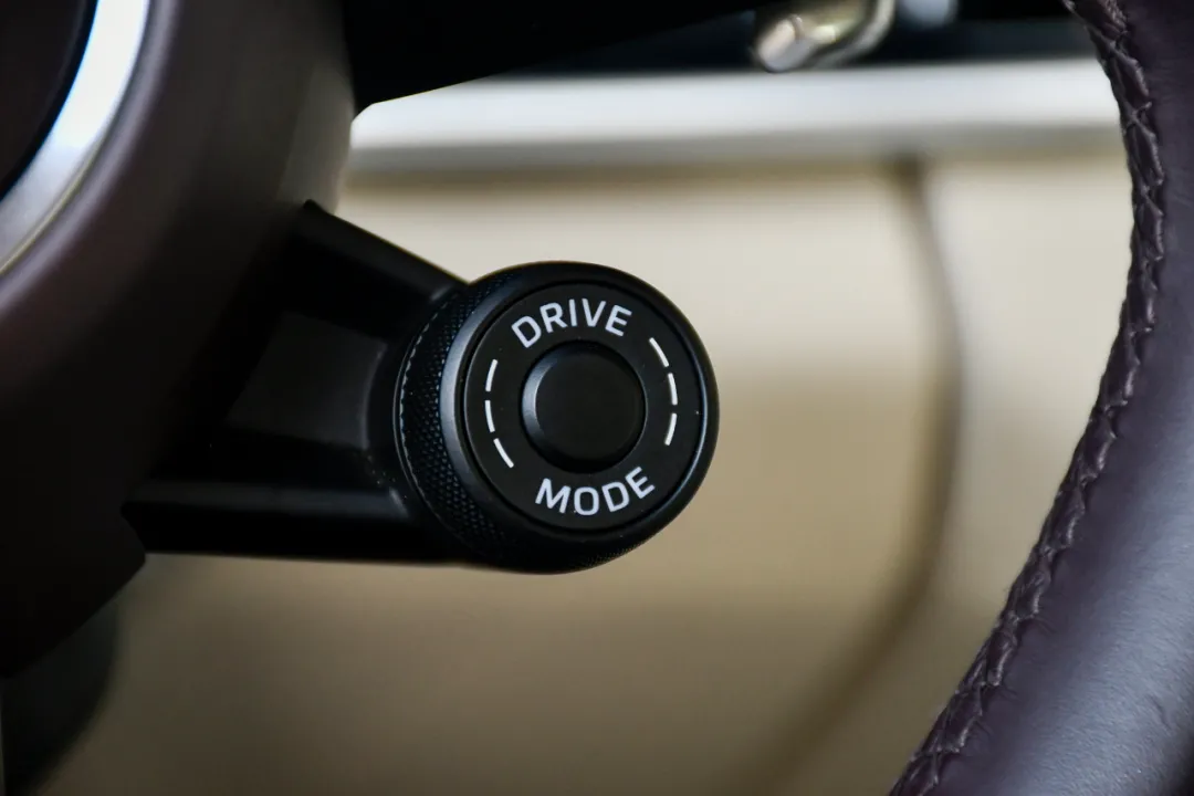 跑车的操控,豪车的舒适,这台保时捷比奔驰更香?