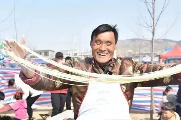 回村创业,却年赚千万!中国最土网红爆火,谁是背后推手?