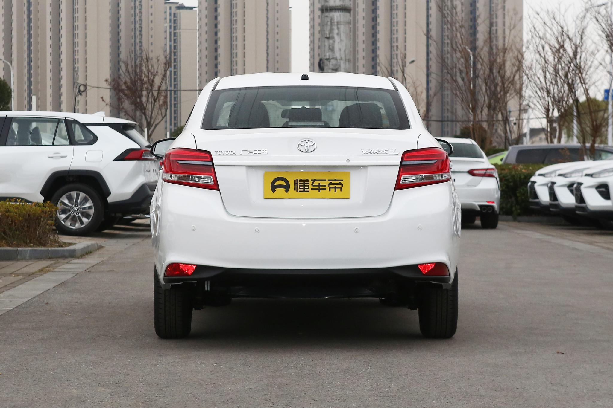 详细体验丰田yaris l致享,百公里综合油耗4.9l,起售价7.98万元