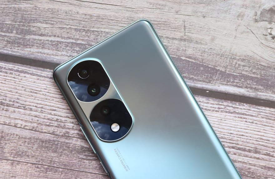 发布不到两个月跌至2999元，100W+256GB，荣耀新机售价更亲民了