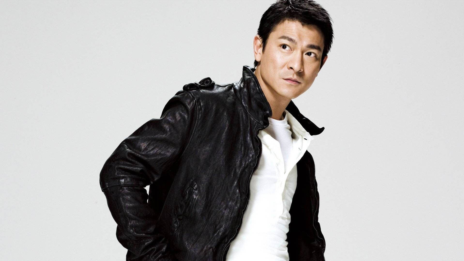 2021中国内地男演员片酬排行，王宝强黄渤垫底，易烊千玺直追吴京