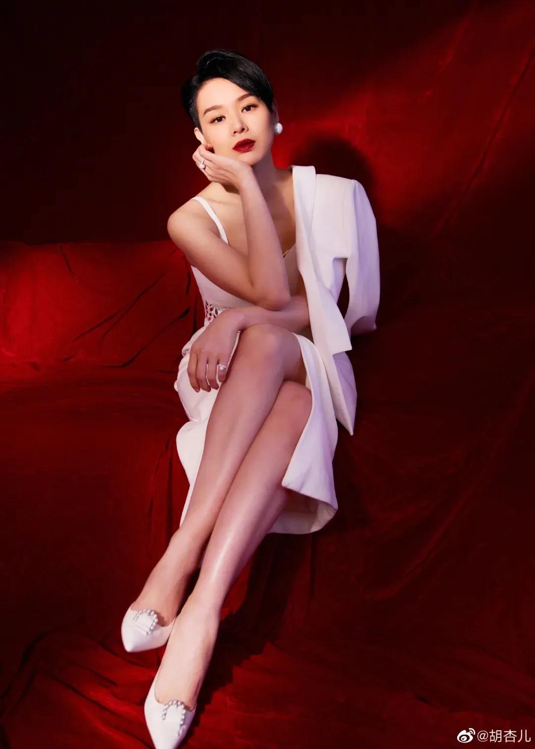 胡杏儿｜曾被嘲笑丑港姐，但气质是真的不错