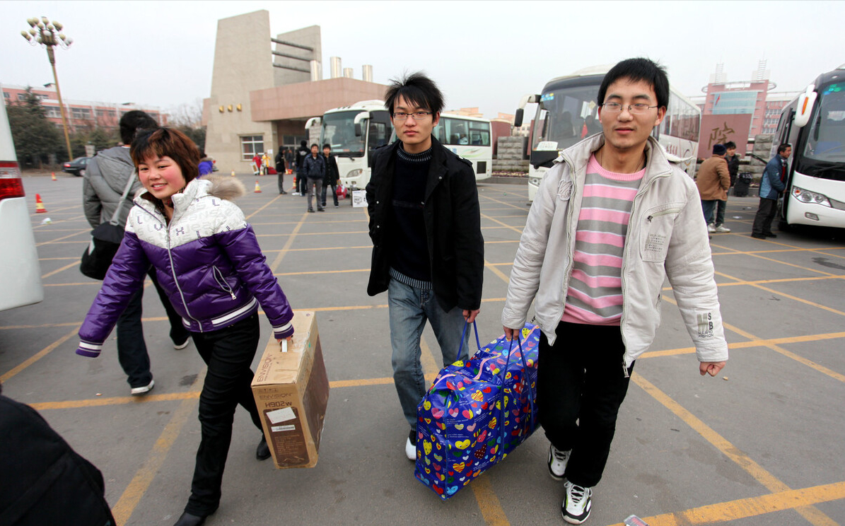 江苏的高校公布放寒假时间，较往年有所提前，但天数却有缩短