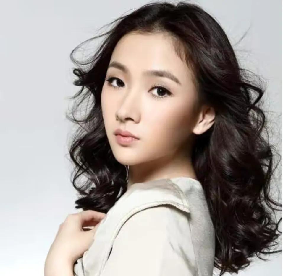 朱亚文的两段情：和初恋潘禹彤相恋九年后，他缘何转身娶了沈佳妮