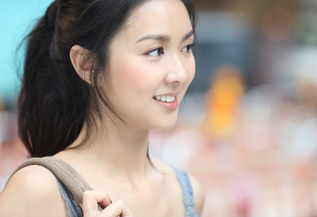 40岁薛凯琪近照曝光,模样大变像换脸,网友直呼认不出