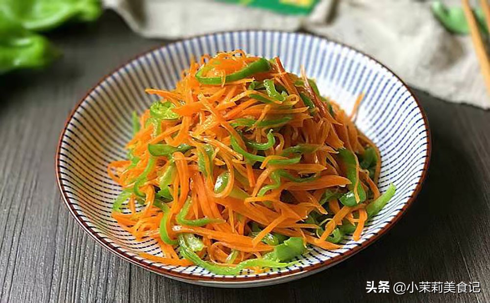 女人25岁以后，别只会敷面膜，多吃“9种”食物，风采动人气色好