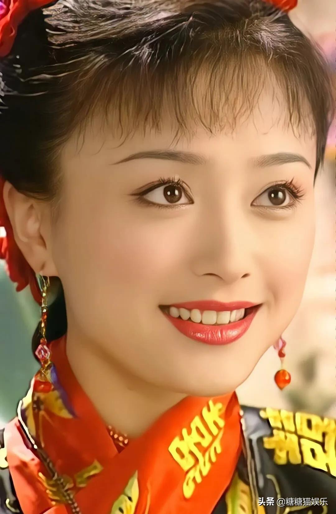 秦岚：气质高贵，明艳动人