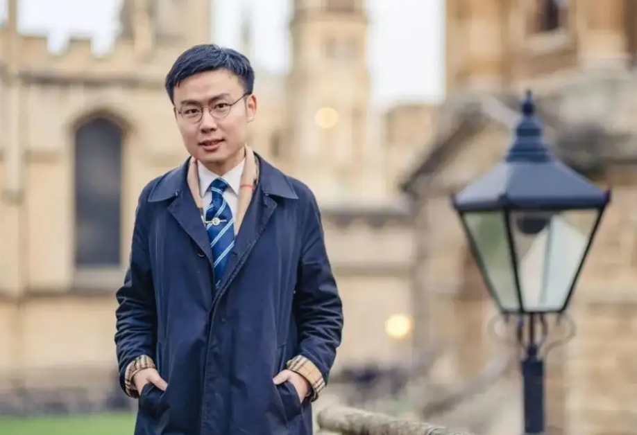 潘周聃回忆高考经历，比BGM更“狂拽炫酷”，堪称“凡尔赛”现场